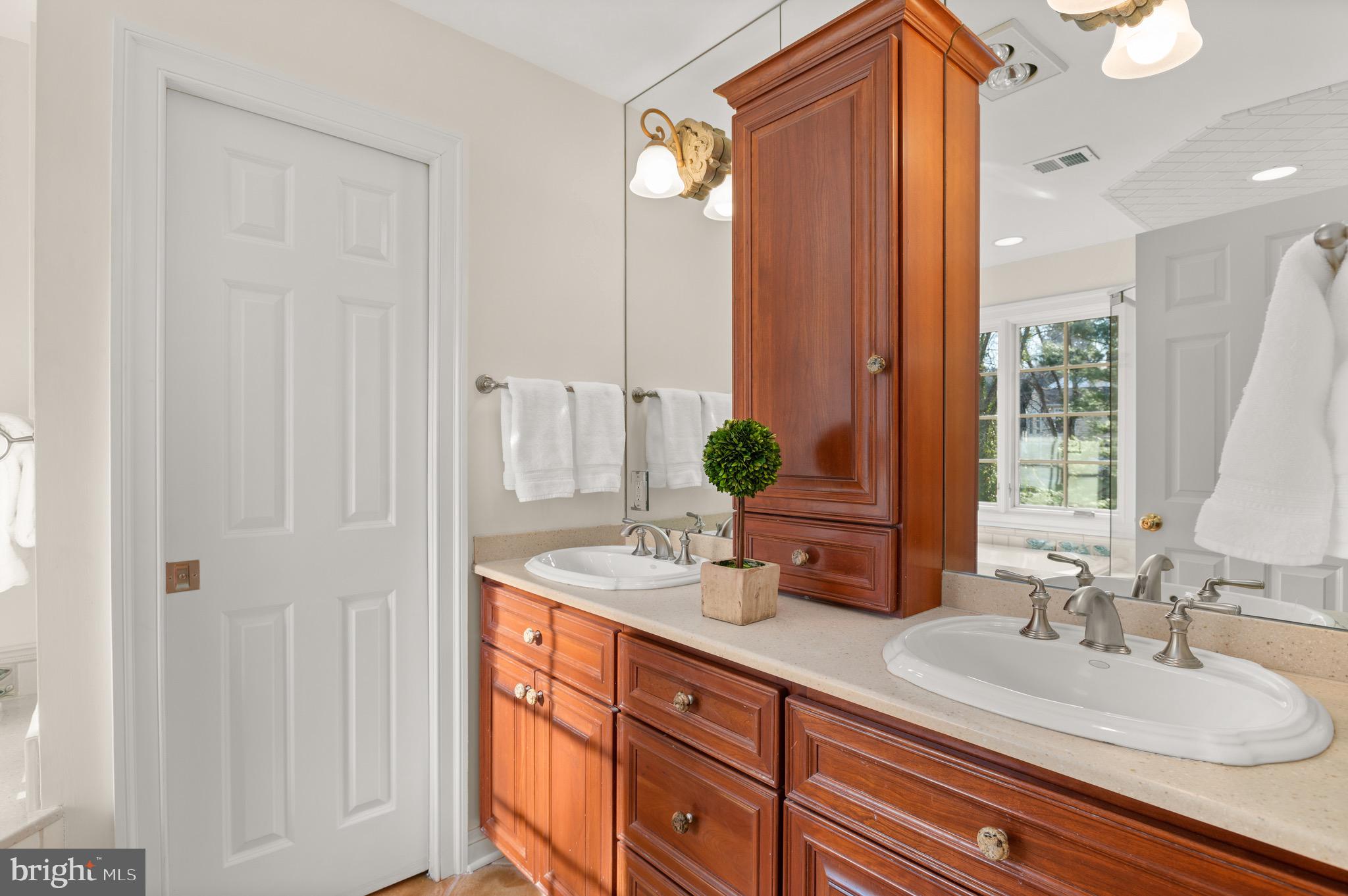 7905 Foxhound Road McLean, VA 22102 - Photo 21 of 39