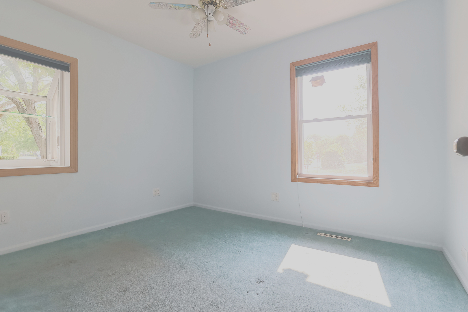 353 Raupp Boulevard Buffalo Grove, IL 60089 - Photo 12 of 28 an empty room with a window