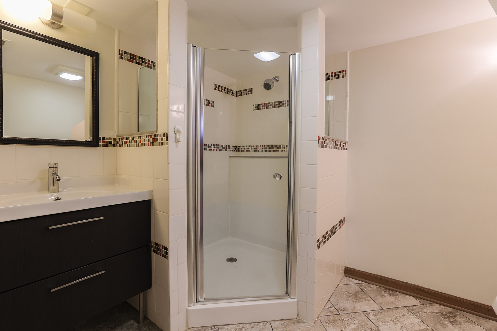 353 Raupp Boulevard Buffalo Grove, IL 60089 - Photo 22 of 28 a bathroom with a shower sink and mirror