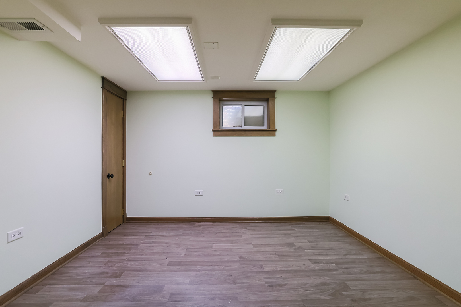 353 Raupp Boulevard Buffalo Grove, IL 60089 - Photo 23 of 28 an empty room with wooden floor and windows