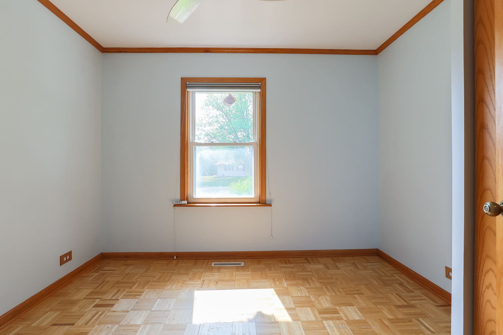 353 Raupp Boulevard Buffalo Grove, IL 60089 - Photo 10 of 28 an empty room with a window