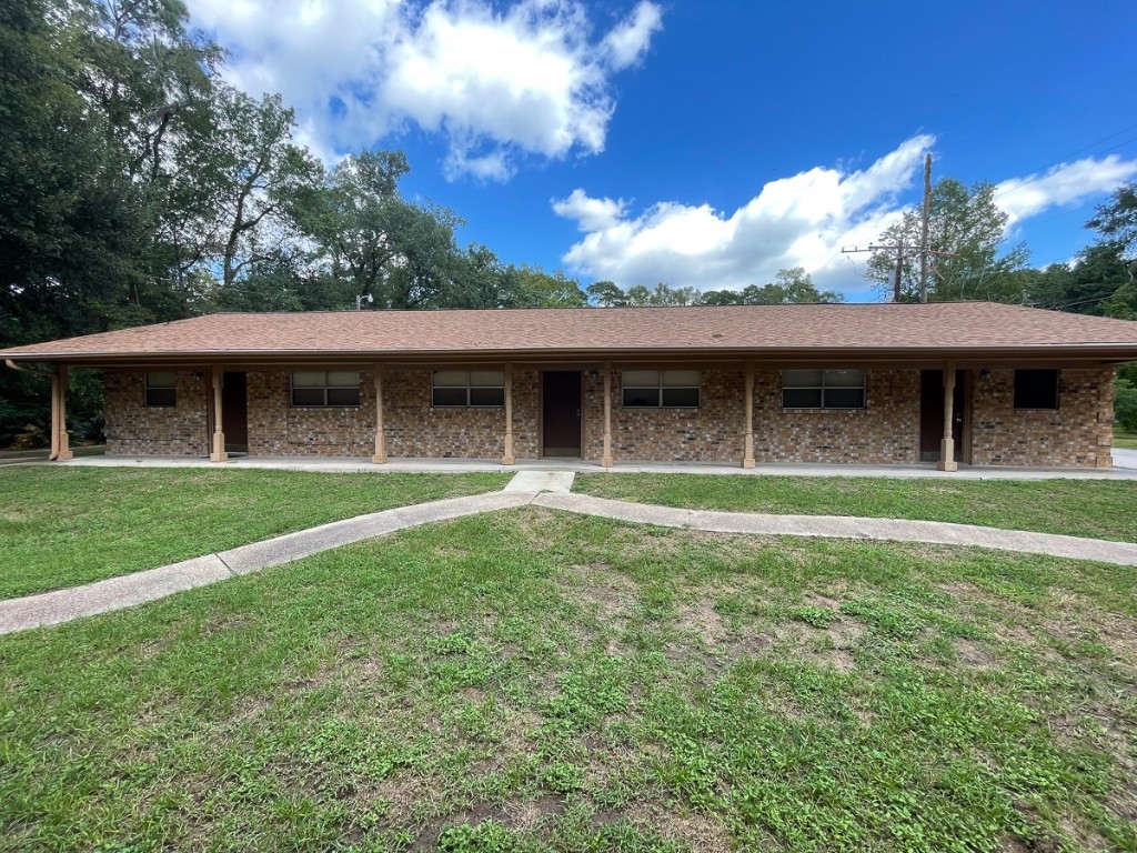 704 Cline Street Huntsville, TX 77340 - Photo 1 of 21