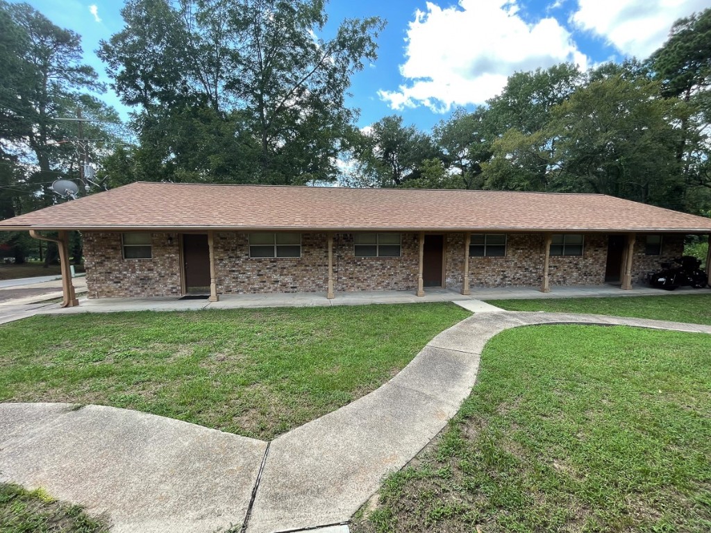 704 Cline Street Huntsville, TX 77340 - Photo 2 of 21