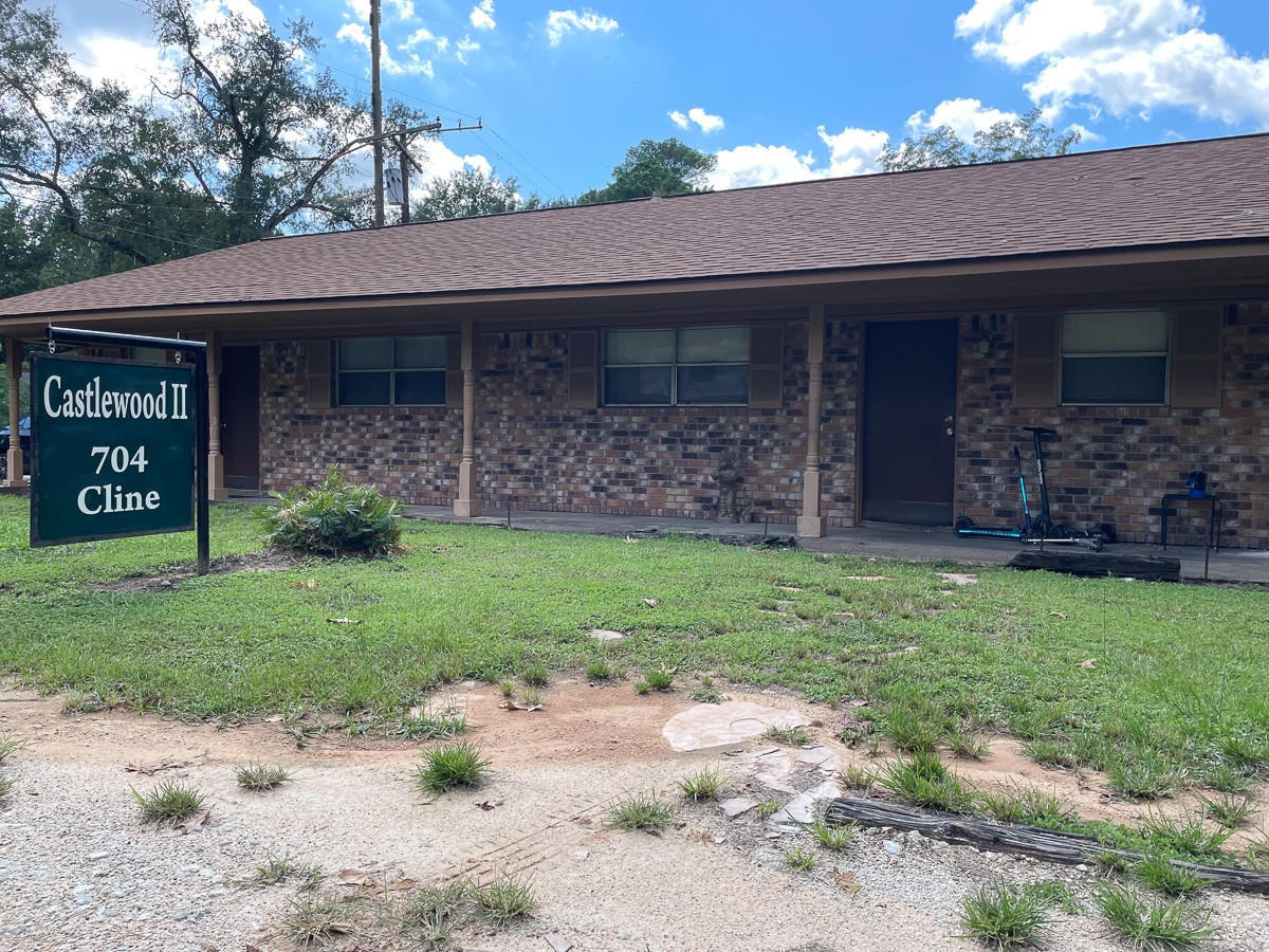 704 Cline Street Huntsville, TX 77340 - Photo 4 of 21 a front view of a house with garden