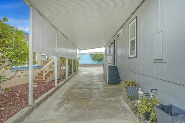a view of a tennis court