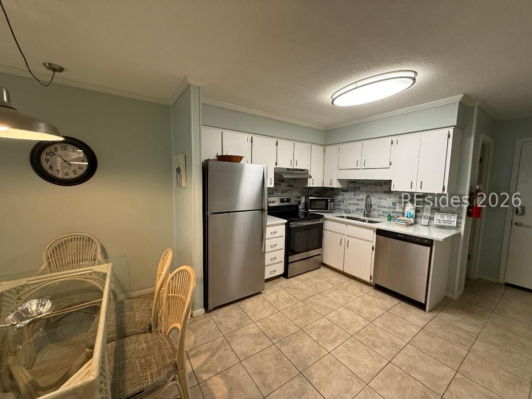 40 Folly Field Road, Unit B19 Hilton Head Island, SC 29928 - Photo 3 of 17