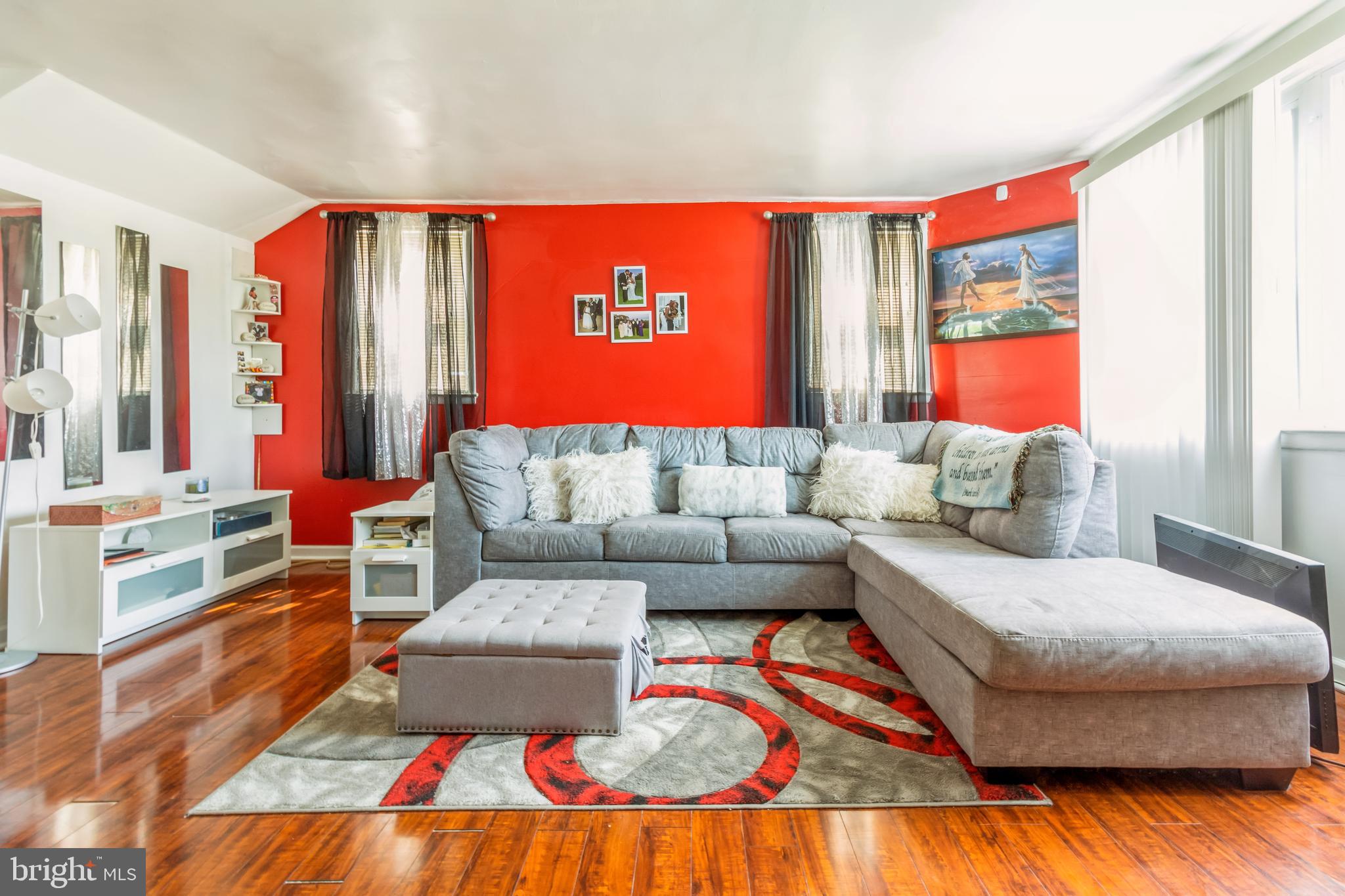 8001 Temple Road Philadelphia, PA 19150 - Photo 3 of 26 Living room
