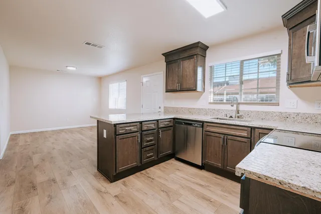 $450,000 | 1070 5th Street, Turlock, CA 95380