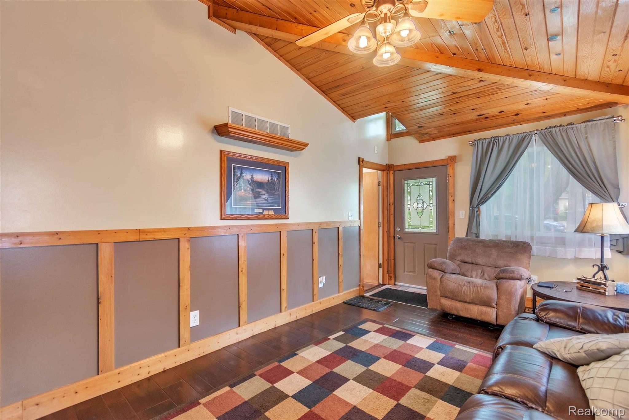 3859 Mapleleaf Road Waterford, MI 48328 - Photo 6 of 39 09-3859 Mapleleaf-WindowStill-Real-.jpg
