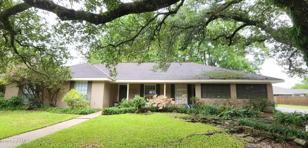 $295,000 | 417 Elmwood Drive, Lafayette, LA 70503
