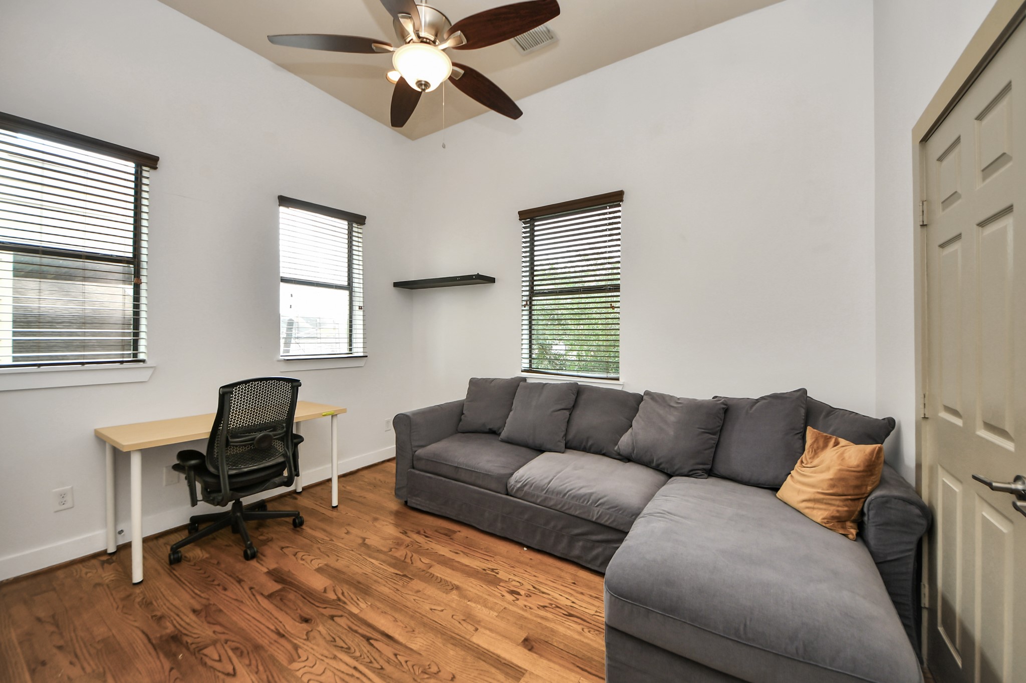 4510 Inker Street, Unit B Houston, TX 77007 - Photo 26 of 43 Office area located in the Third story