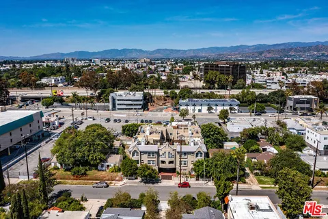 $949,000 | 10923 Landale Street, Unit 2, Toluca Lake, CA 91602