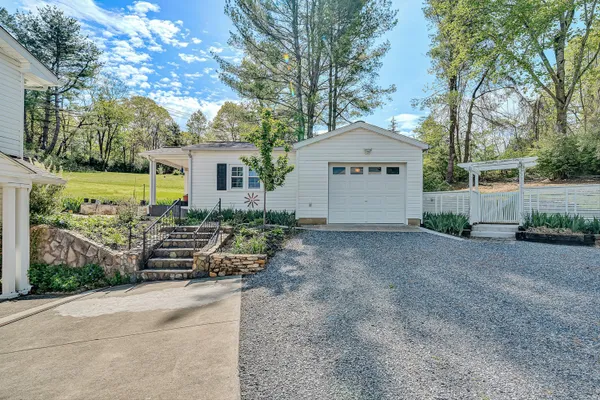 $399,950 | 3994 Springwood Road, Fincastle, VA 24090