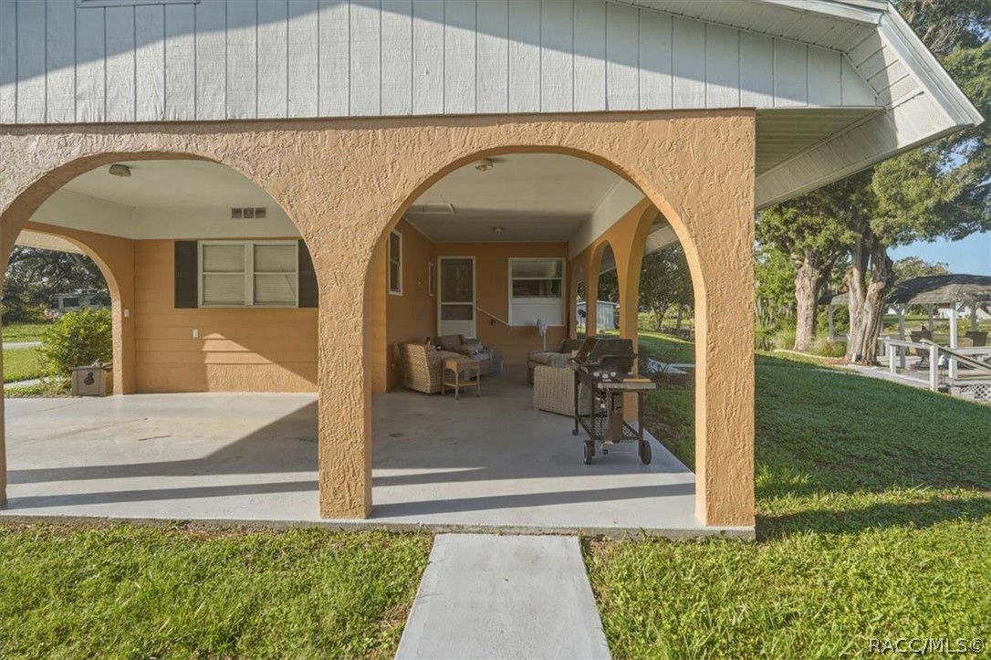 928 South Shad Terrace Inverness, FL 34450 - Photo 31 of 48 a front view of a house with garden