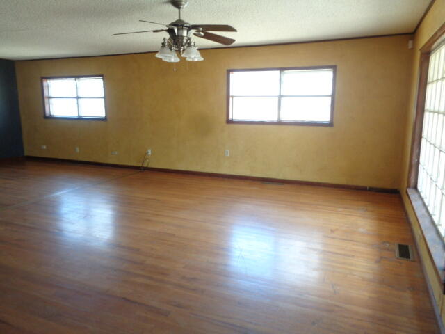 1015 Raleigh Plainview, TX 79072 - Photo 2 of 14 DSC04135
