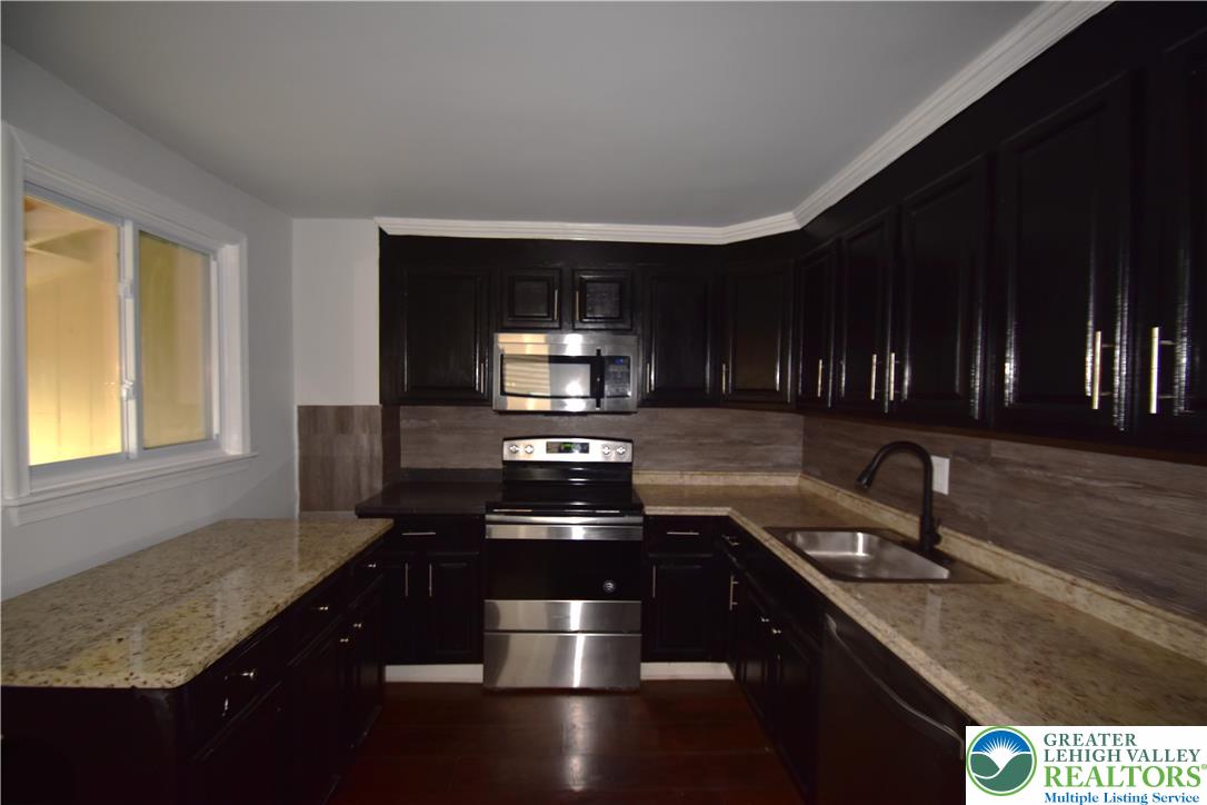 53 East Goepp Street Bethlehem, PA 18018 - Photo 13 of 54