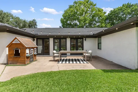 a view of outdoor space yard and patio