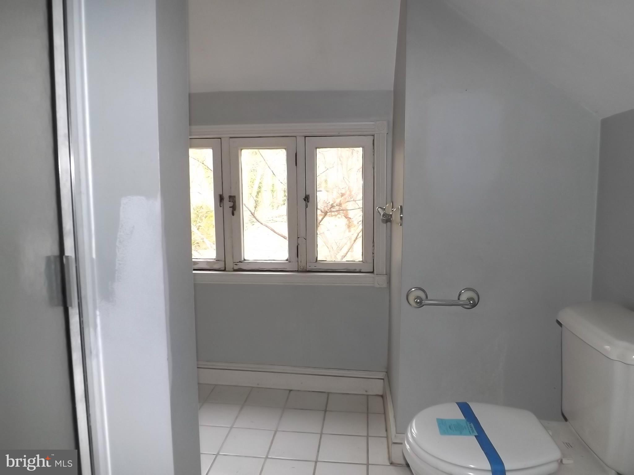 1810 Clearwood Road Baltimore, MD 21234 - Photo 14 of 17 Bath