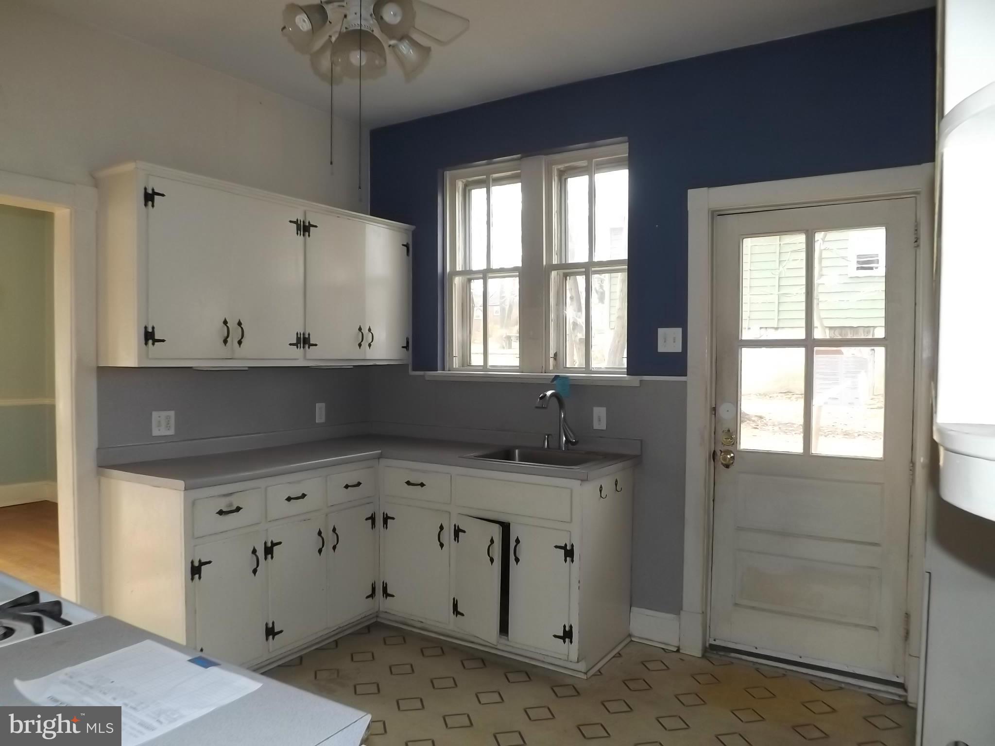 1810 Clearwood Road Baltimore, MD 21234 - Photo 6 of 17 Kitchen