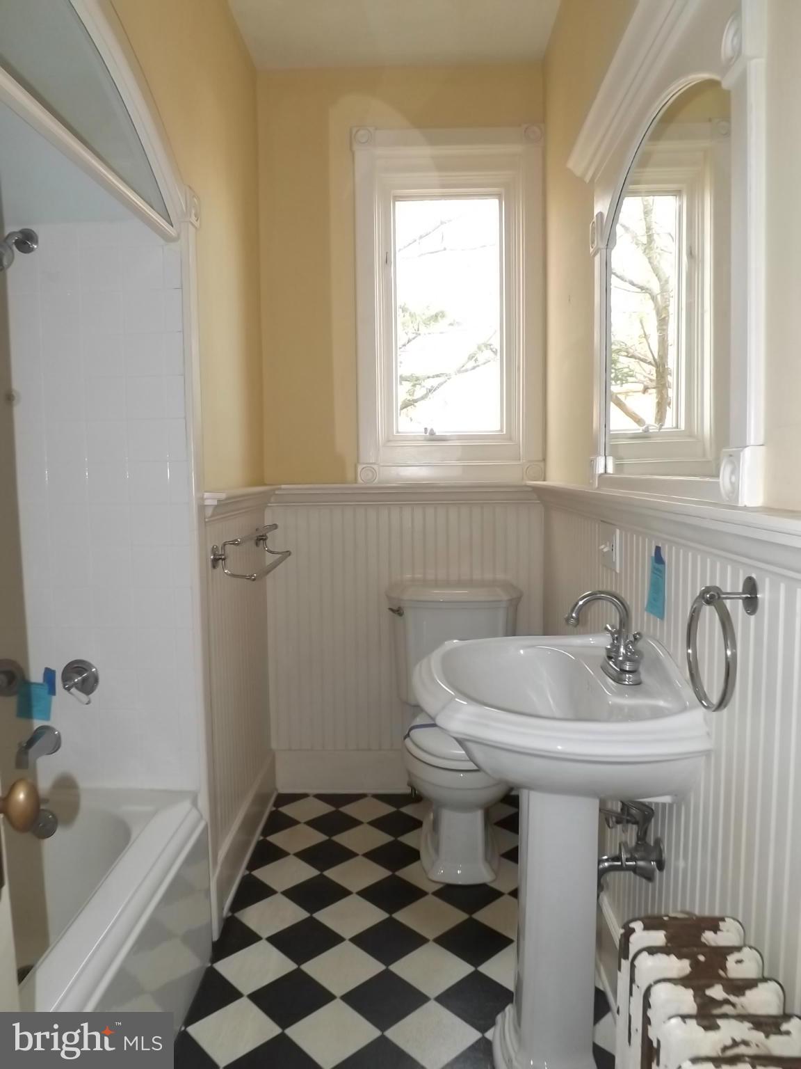 1810 Clearwood Road Baltimore, MD 21234 - Photo 10 of 17 Bath