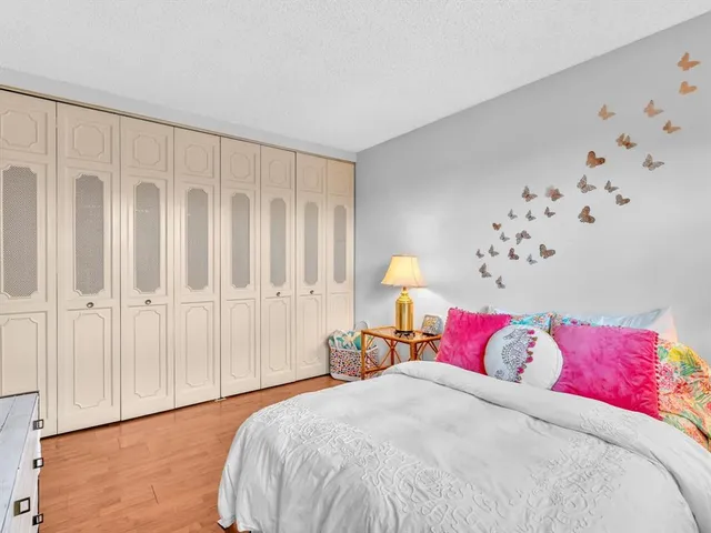 a view of livingroom with furniture