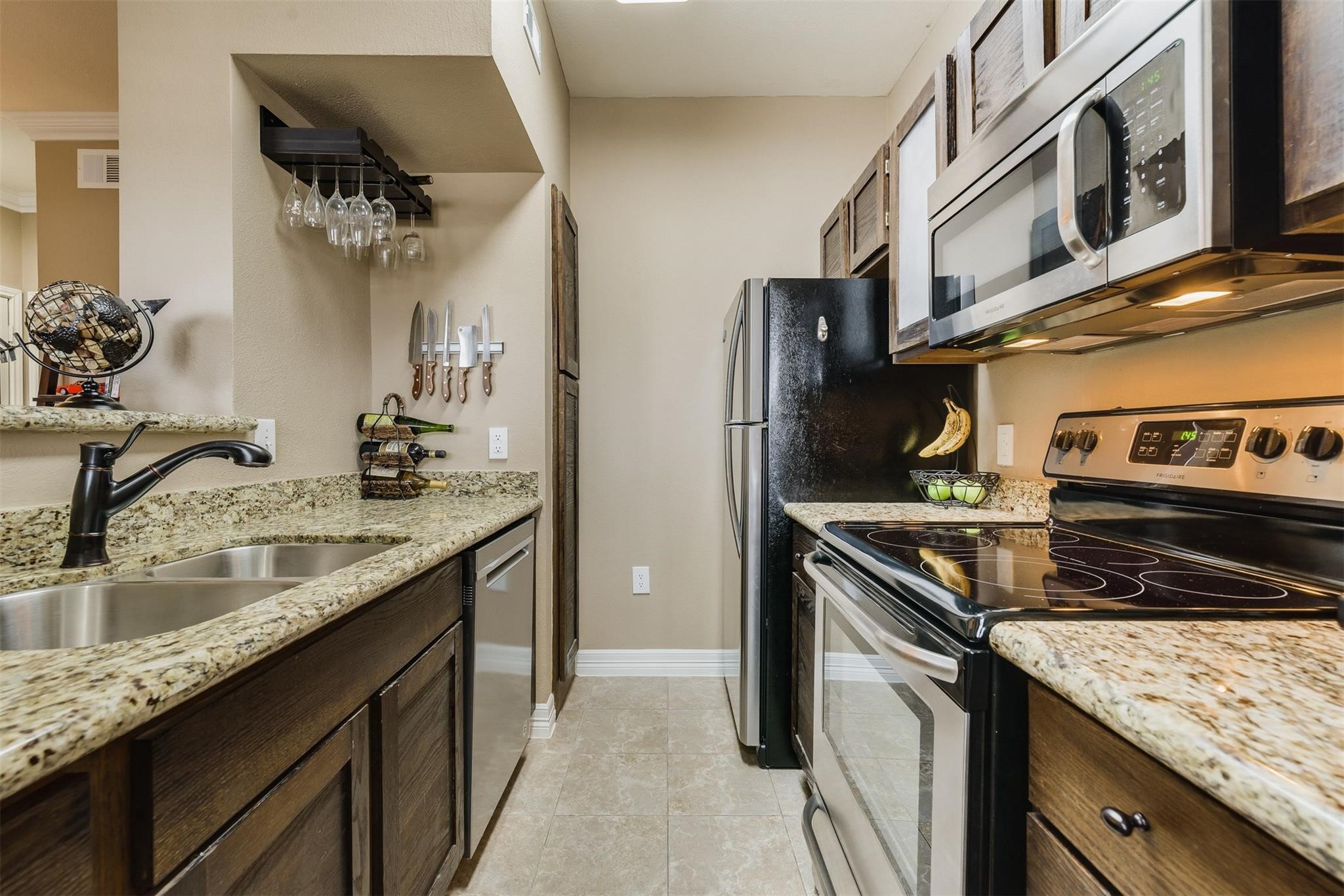 3231 Allen Parkway, Unit 1110 Houston, TX 77019 - Photo 3 of 17 a kitchen with stainless steel appliances granite countertop a sink stove and refrigerator
