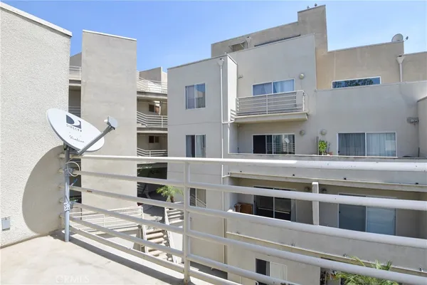 $788,000 | 2915 Montrose Avenue, Unit 525, Glendale, CA 91214