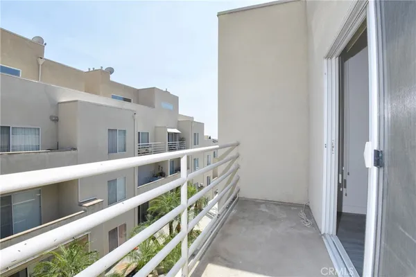 $788,000 | 2915 Montrose Avenue, Unit 525, Glendale, CA 91214
