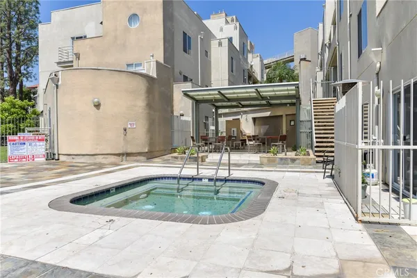 $788,000 | 2915 Montrose Avenue, Unit 525, Glendale, CA 91214