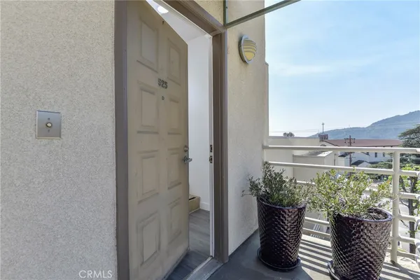 $788,000 | 2915 Montrose Avenue, Unit 525, Glendale, CA 91214
