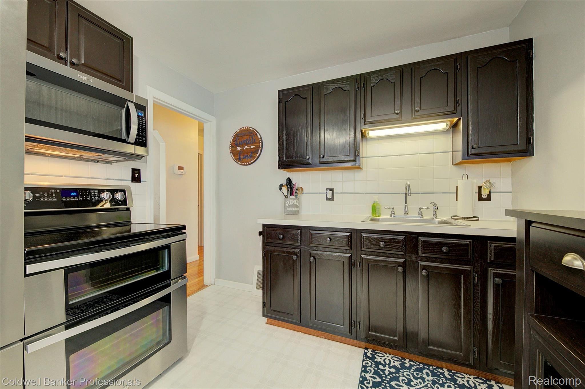 3919 Durham Road Royal Oak, MI 48073 - Photo 14 of 40 930A3824_5_6.jpg