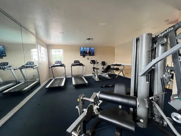 $2,550 | 9701 Fontainebleau Boulevard, Unit C206, Miami, FL 33172