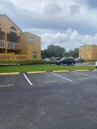 $2,550 | 9701 Fontainebleau Boulevard, Unit C206, Miami, FL 33172