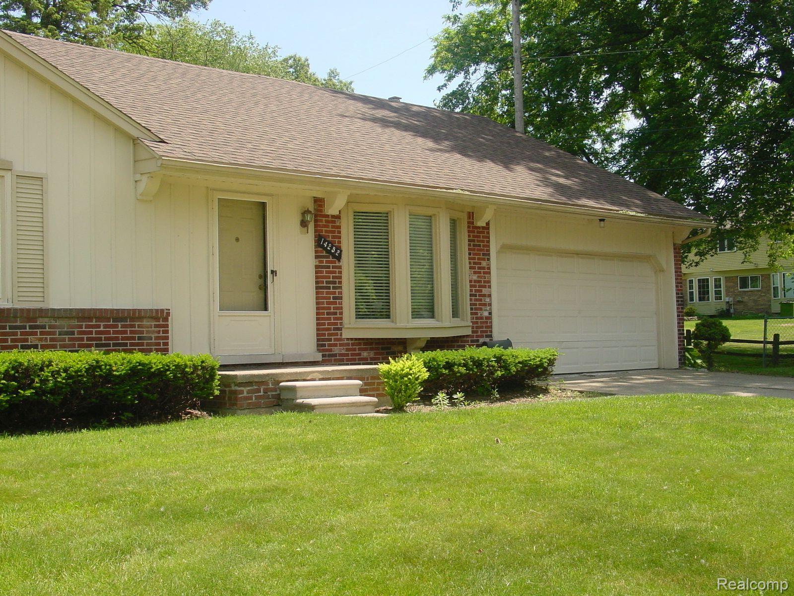14252 Riverside Drive Livonia, MI 48154 - Photo 2 of 7