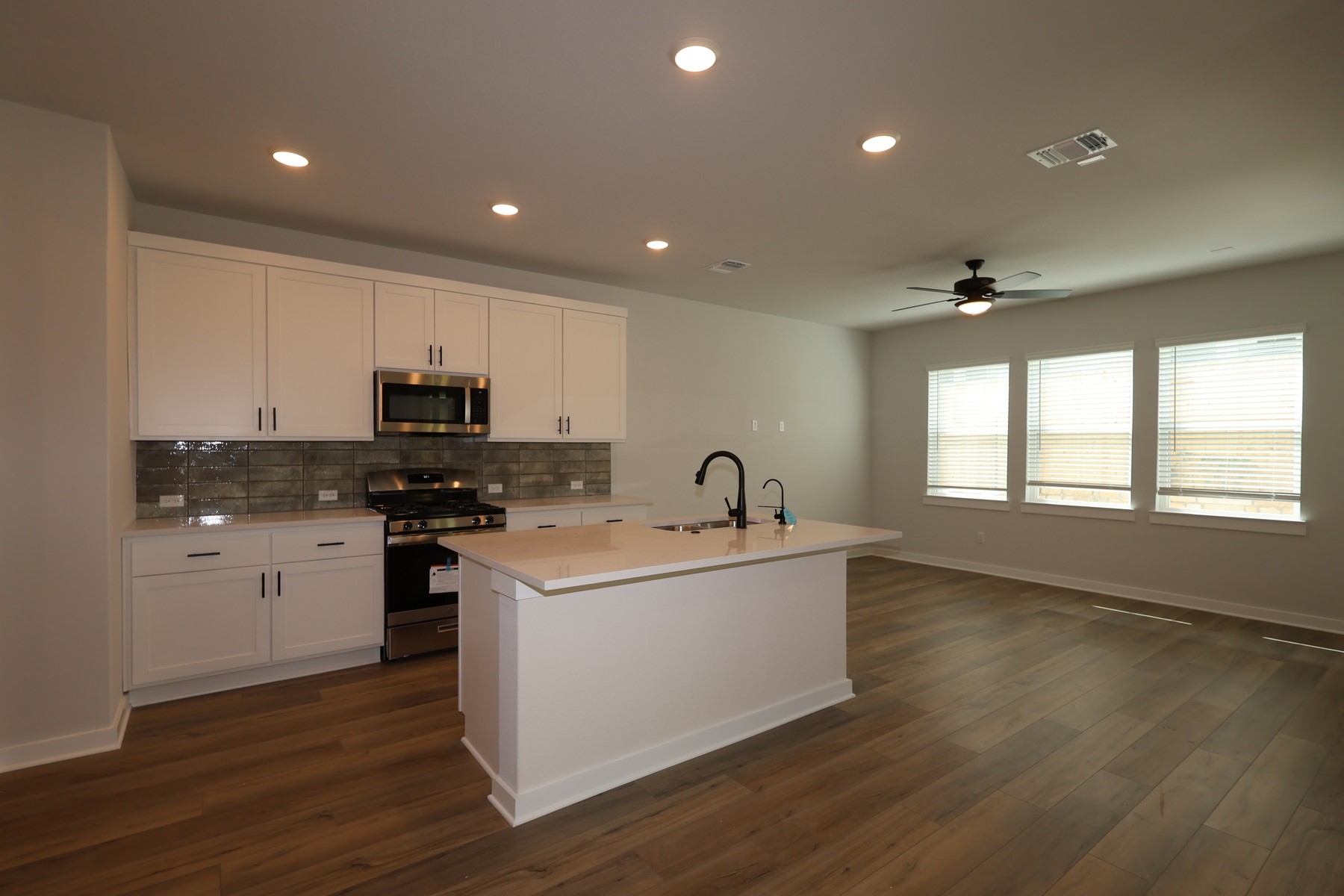 300 Marie Way Georgetown, TX 78626 - Photo 3 of 16
