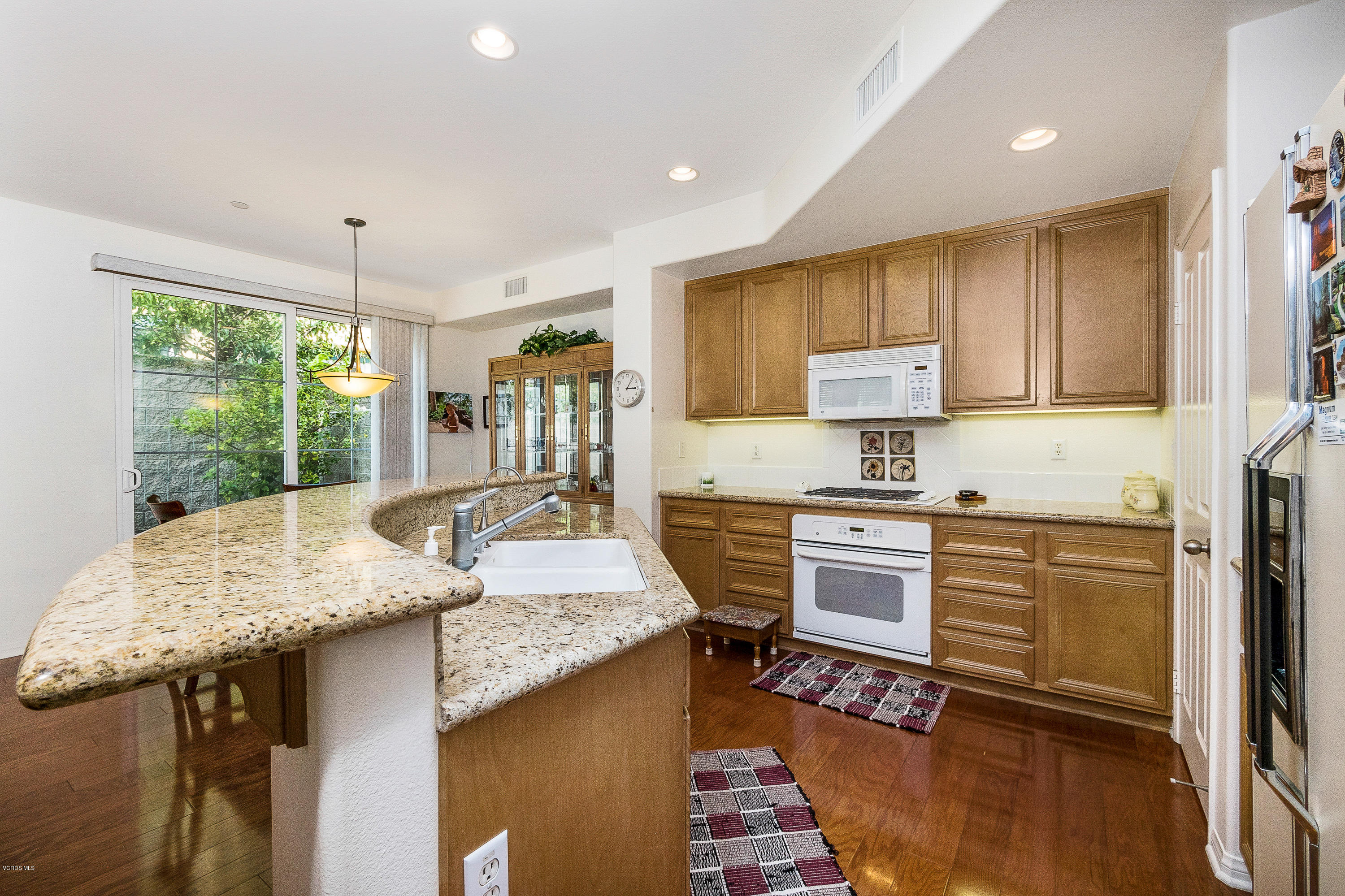 4191 Laredo Lane, Unit B Simi Valley, CA 93063 - Photo 2 of 22 4191 Laredo B-2