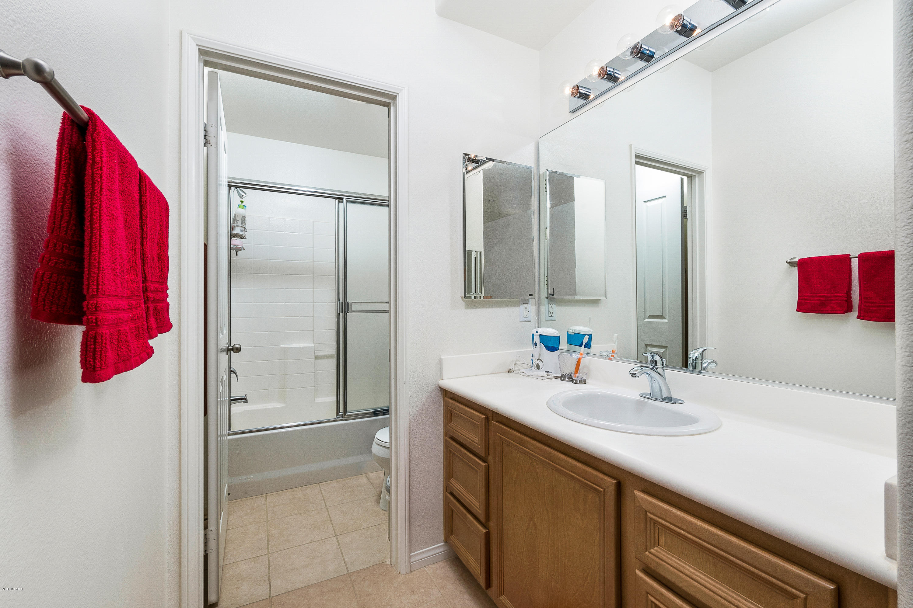 4191 Laredo Lane, Unit B Simi Valley, CA 93063 - Photo 13 of 22 4191 Laredo B-13