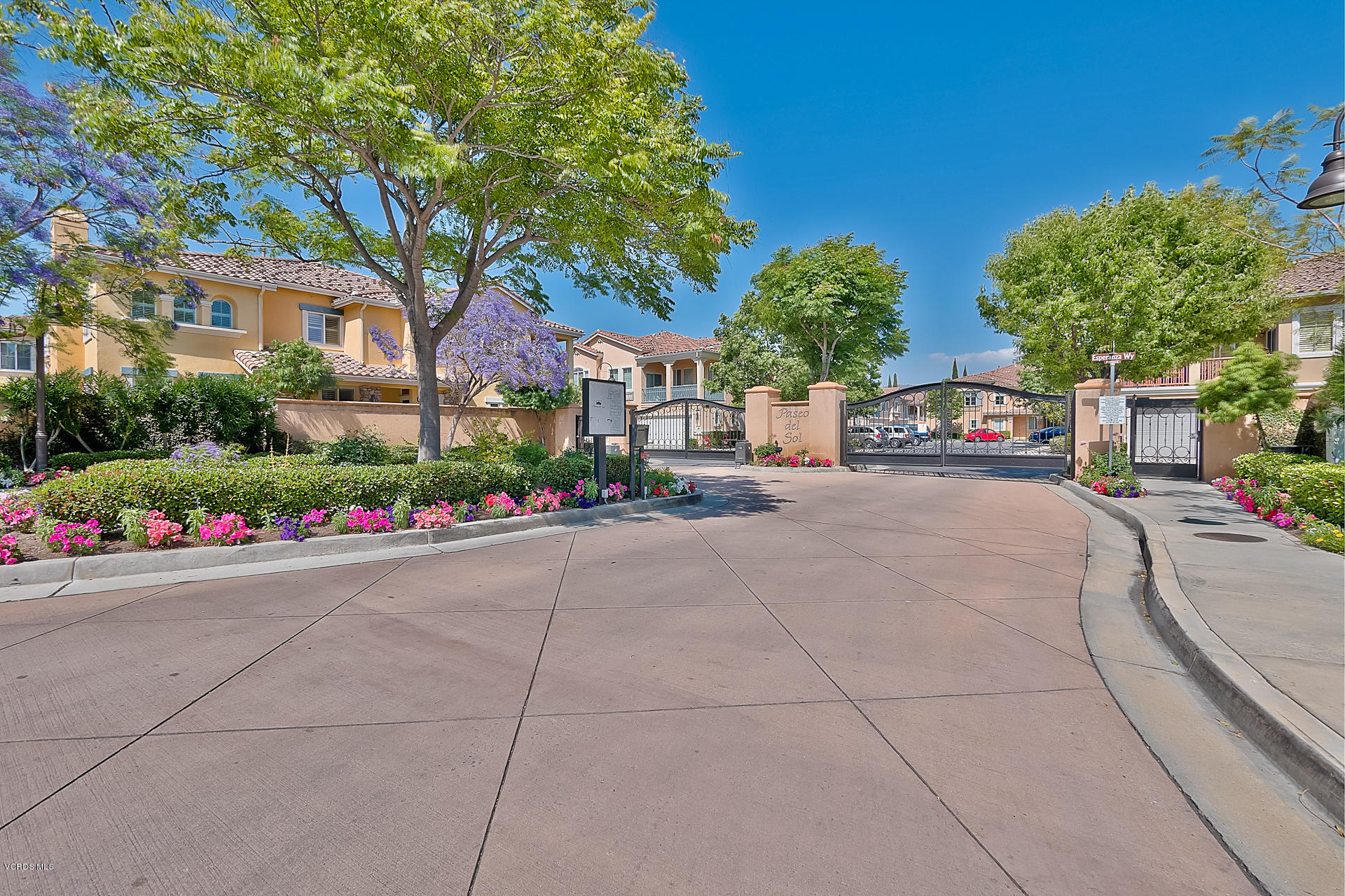 4191 Laredo Lane, Unit B Simi Valley, CA 93063 - Photo 20 of 22 Entry