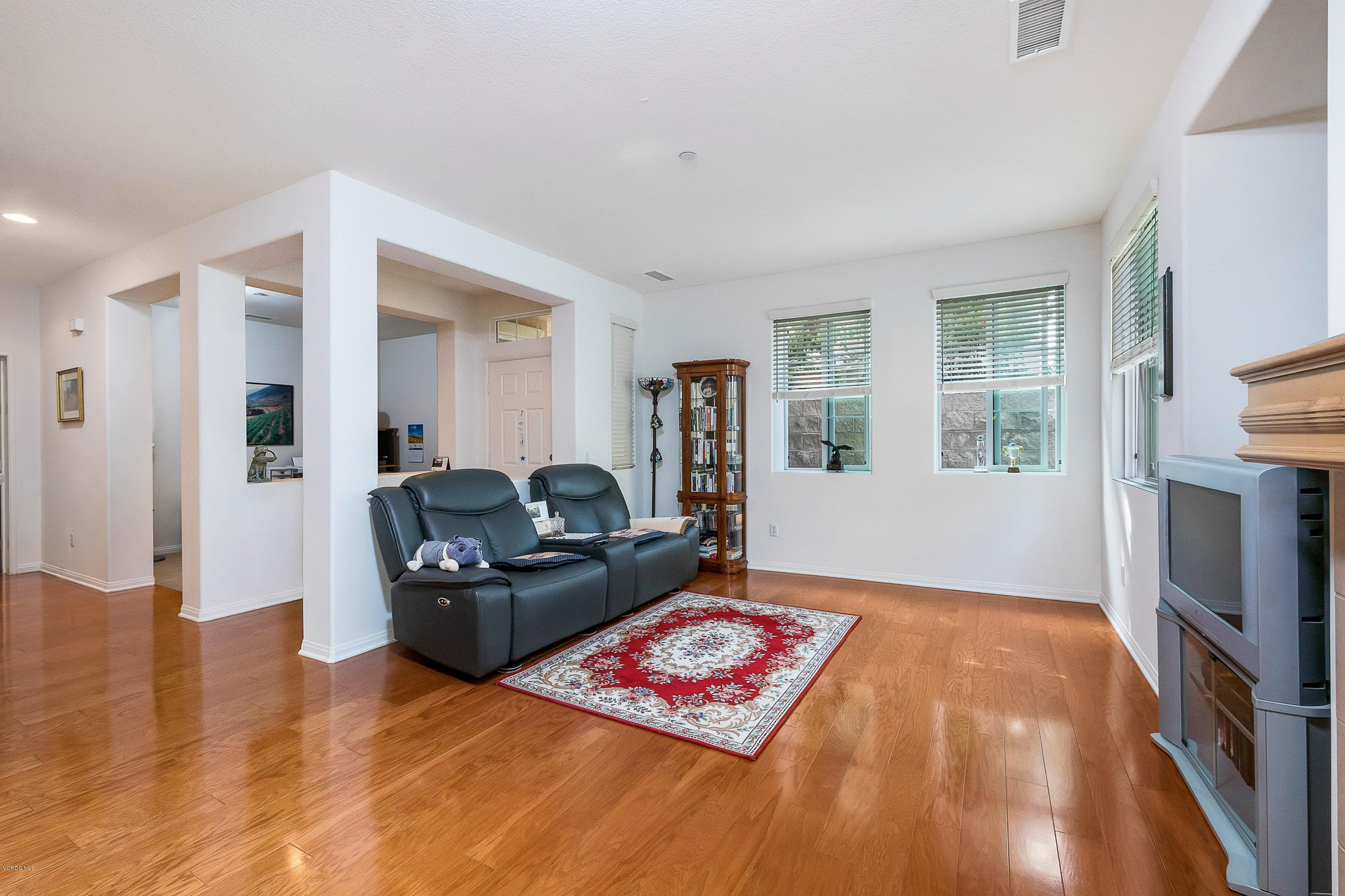 4191 Laredo Lane, Unit B Simi Valley, CA 93063 - Photo 5 of 22 4191 Laredo B-5