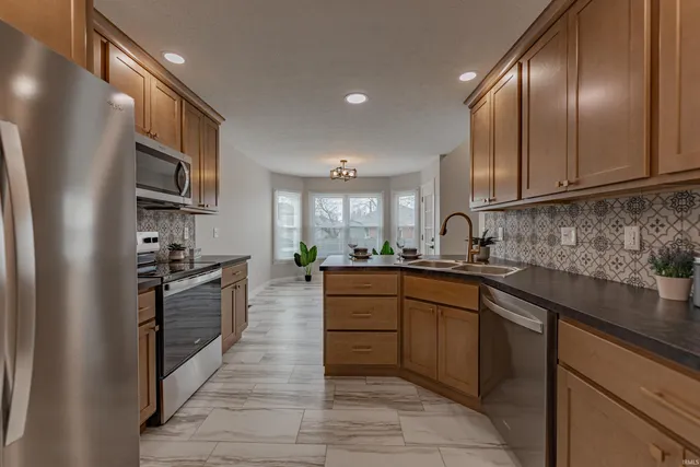 $2,195 | 3555 Katalla Drive, Newburgh, IN 47630