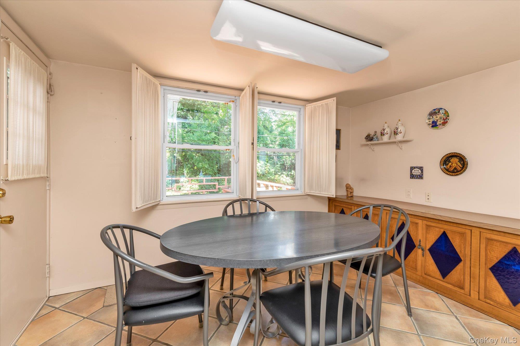 180 Dogwood Road Roslyn, NY 11576 - Photo 8 of 21 a dining room with furniture and window