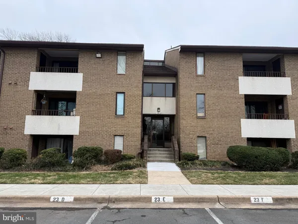 $225,000 | 523 Florida Avenue, Unit T2, Herndon, VA 20170