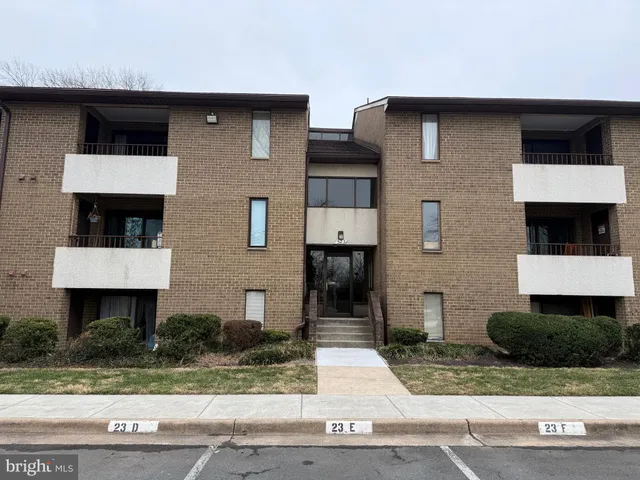 $240,000 | 523 Florida Avenue, Unit T2, Herndon, VA 20170