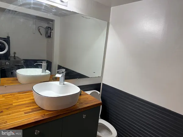 $225,000 | 523 Florida Avenue, Unit T2, Herndon, VA 20170