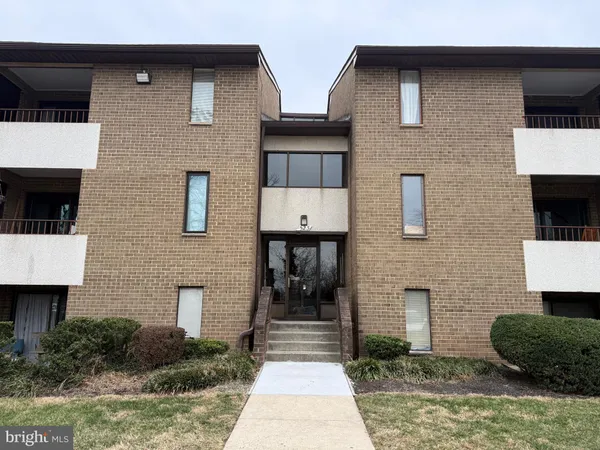 $225,000 | 523 Florida Avenue, Unit T2, Herndon, VA 20170