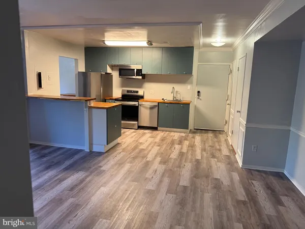 $225,000 | 523 Florida Avenue, Unit T2, Herndon, VA 20170