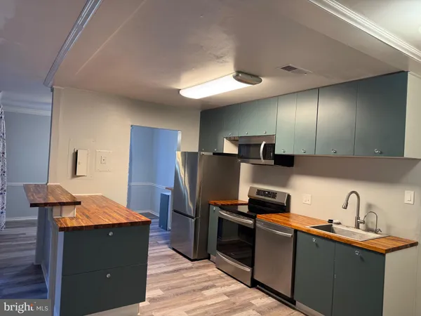 $225,000 | 523 Florida Avenue, Unit T2, Herndon, VA 20170