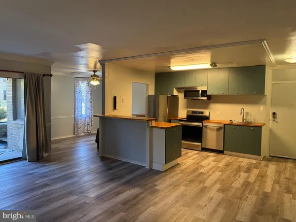 $225,000 | 523 Florida Avenue, Unit T2, Herndon, VA 20170