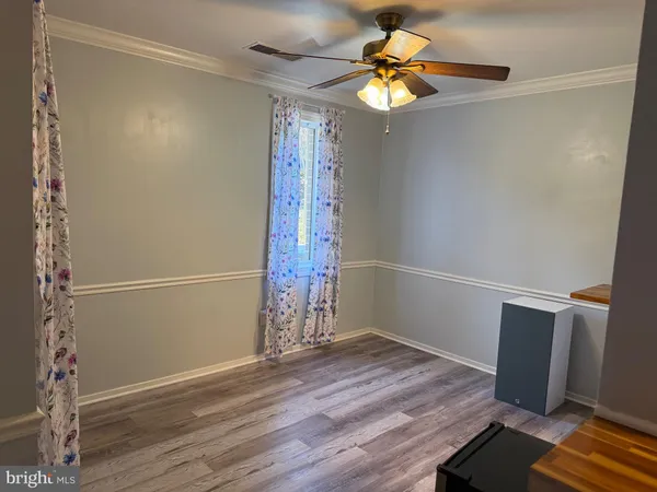 $225,000 | 523 Florida Avenue, Unit T2, Herndon, VA 20170