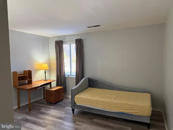 $225,000 | 523 Florida Avenue, Unit T2, Herndon, VA 20170